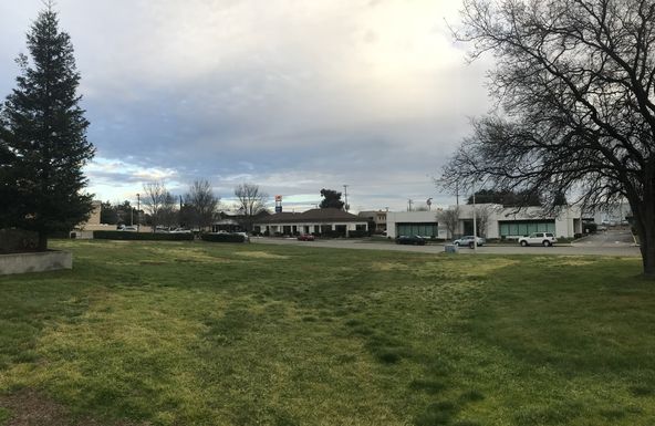 Hemsted & Knollcrest Commercial Land/Lots: 407 Hemsted Drive & 466 Knollcrest Drive, Redding, CA 96002